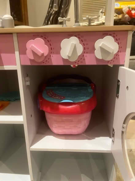 Photo of free Play kitchen (Dundonald, Belfast, BT16) #2