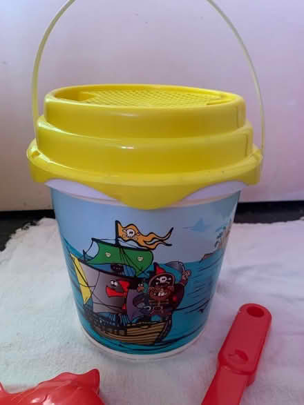 Photo of free Children’s bucket and spade set with accessories (Slyfield GU1) #2