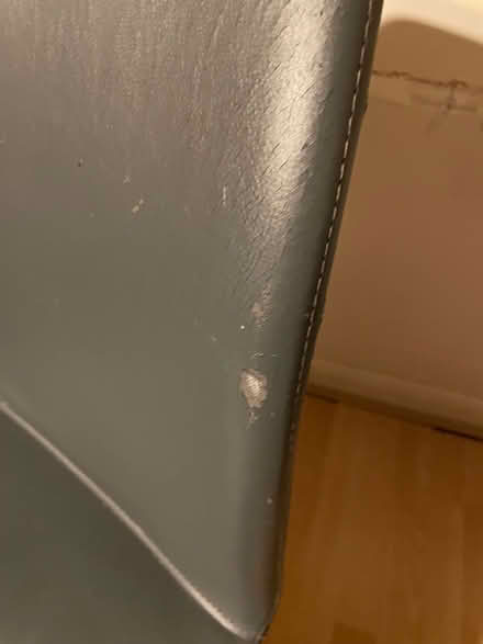 Photo of free Dining table & 4 chairs (Derby DE6) #4