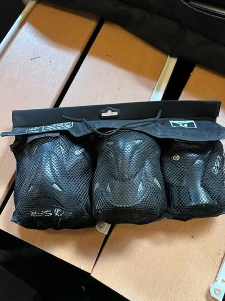 Photo of free Knee, elbow & wrist protection set (Lambs Green RH12) #4