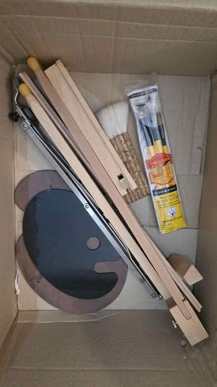 Photo of free Easles, paint pallettes and brushes (Pitmaston WR2) #1