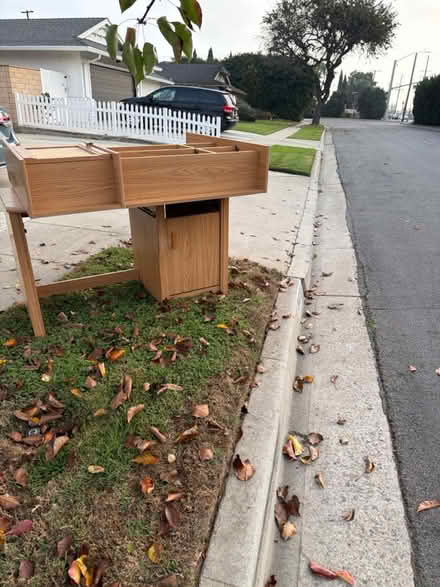 Photo of free Desk & Hutch (Ellis & Linden in FV) #1