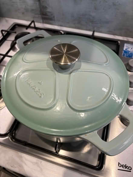 Photo of free Navaris Cast Iron Pot (Stenhouse EH11) #1