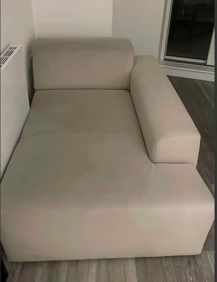 Photo of free Chaise (Sm6 8lr) #1