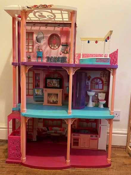 Photo of free Barbie dolls house (Ickornshaw BD22) #1