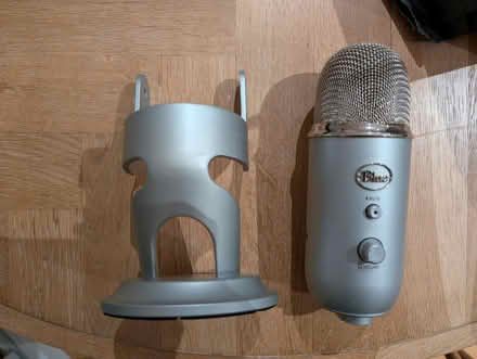 Photo of free Blue yeti, 2017 model working fine (NW6 1DZ) #2