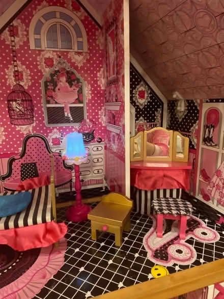 Photo of free Fabulous Dolls House (Finchley N3) #2