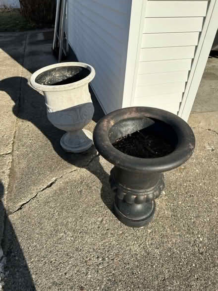 Photo of free Outdoor Pots (9 Mile and Pinecrest) #3