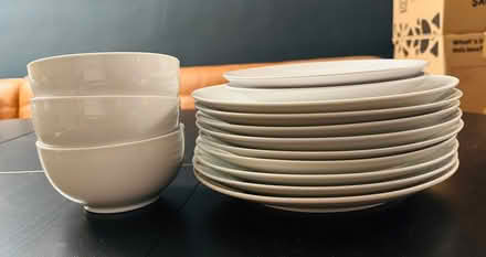 Photo of free White plates and bowls (Welling DA7) #1