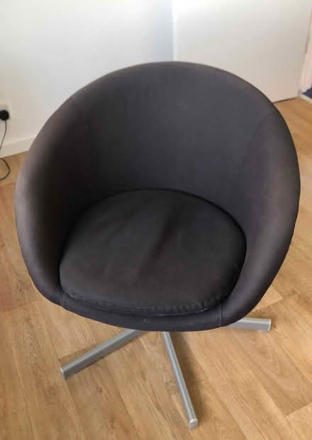 Photo of free Black swivel chairs (Ashurst Wood RH19) #2