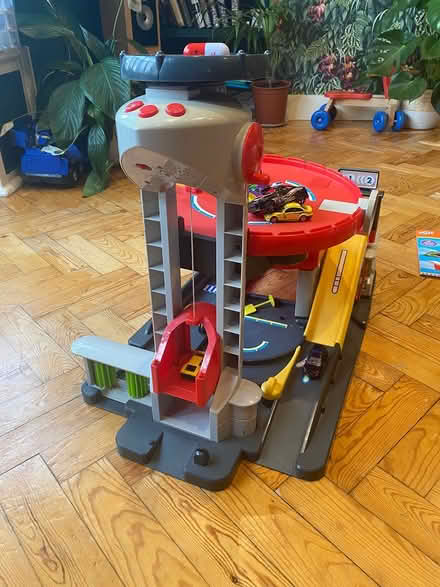 Photo of free Toy garage 🚗 and heli-pad (Finchley N3) #2