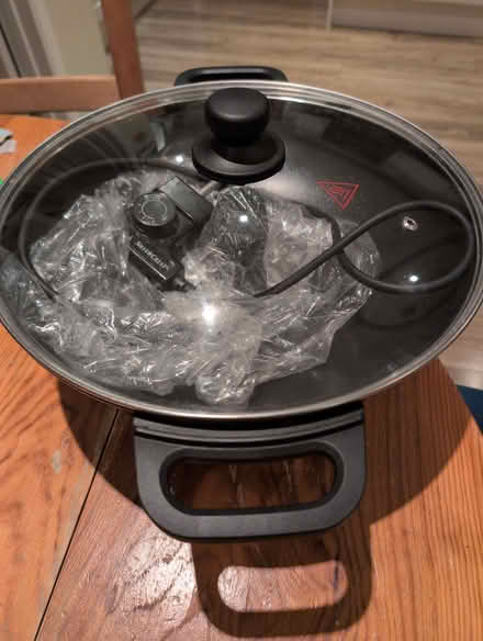 Photo of free Electric wok/ frying pan (Churchend RG30) #1