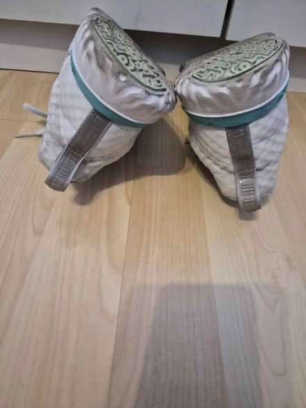 Photo of free Nike trainers UK5 (HA7) #3