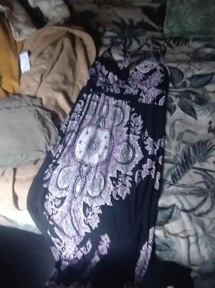 Photo of free Various clothes size medium/small (E3 2fg approx) #1