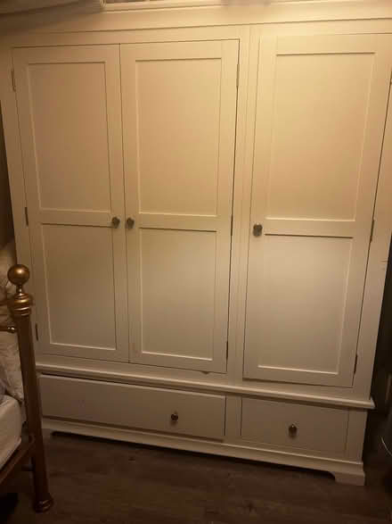 Photo of free White cupboard (Finsbury Park N4) #1