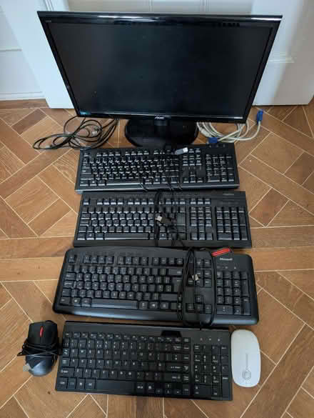Photo of free Monitor 4 Keyboards & 2 x Mouse (Holland Park W11) #1