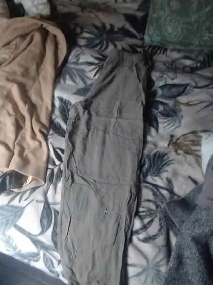 Photo of free Various clothes size medium/small (E3 2fg approx) #4