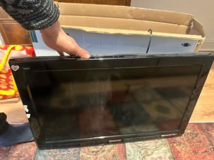 Photo of free Tv 32” (Sw24hu) #2