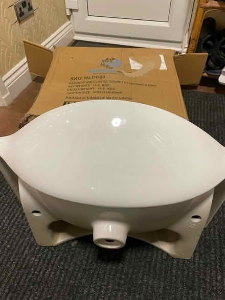 Photo of free Brand new bathroom sink (LU2) #2