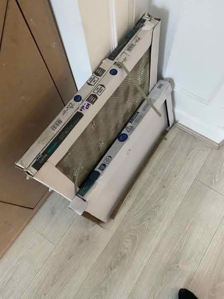 Photo of free Lustre White floor tiles and wall (CH62) #1