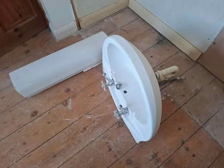 Photo of free Bathroom sink with pedestal (Newquay TR7 Treloggan) #1