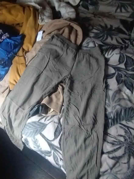 Photo of free Various clothes size medium/small (E3 2fg approx) #3