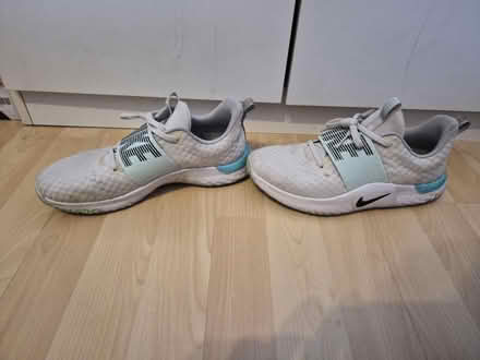 Photo of free Nike trainers UK5 (HA7) #2