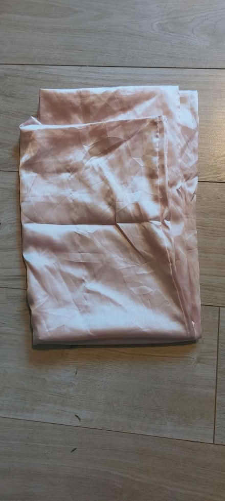 Photo of free Fake satin pillowcase (Lower Caversham, RG4) #1