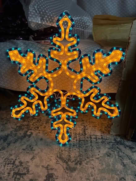 Photo of free White & blue snowflake (GU213) #1