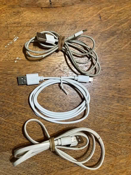 Photo of free iPhone corda (North Oakland) #1