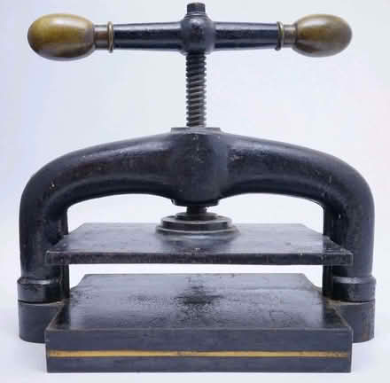 Photo of Book press (Cam GL11) #1