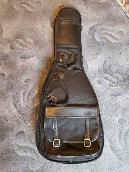 Photo of free Padded guitar case with back straps (Plumstead SE18) #1