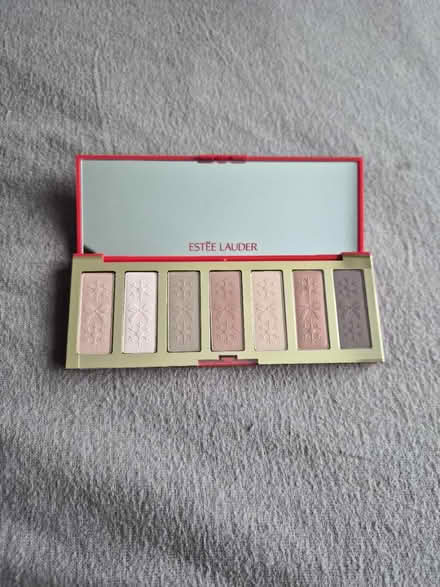 Photo of free Eye shadow palette (HA7) #1