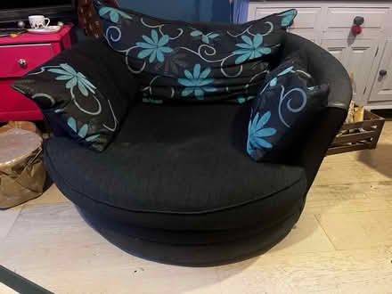 Photo of free Dfs love seat (HP22 Wendover) #1