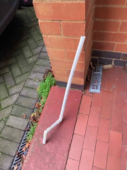 Photo of free Piece of white plastic poly pipe with elbows (Bilton CV22) #1