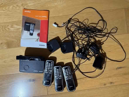 Photo of free Siemens Gigaset answer machine and 3 handsets (Cheadle Hulme SK8) #2
