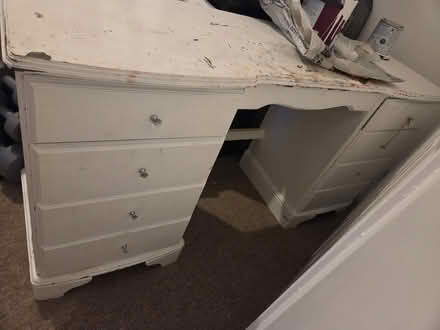 Photo of free Dressing table / art desk (Belvidere SY2) #1