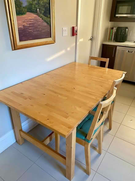 Photo of free Extendable Dining Table + Chairs (Vaughan/Oakwood area) #1
