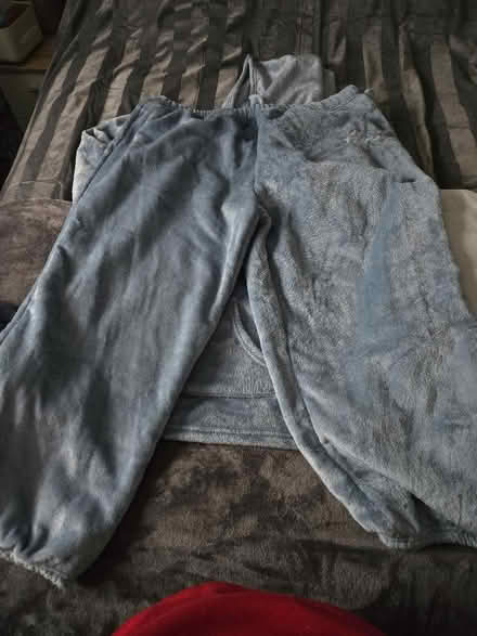 Photo of free Ladies size 24 hooded blue track suit brand new never warn (Princes End DY4) #1