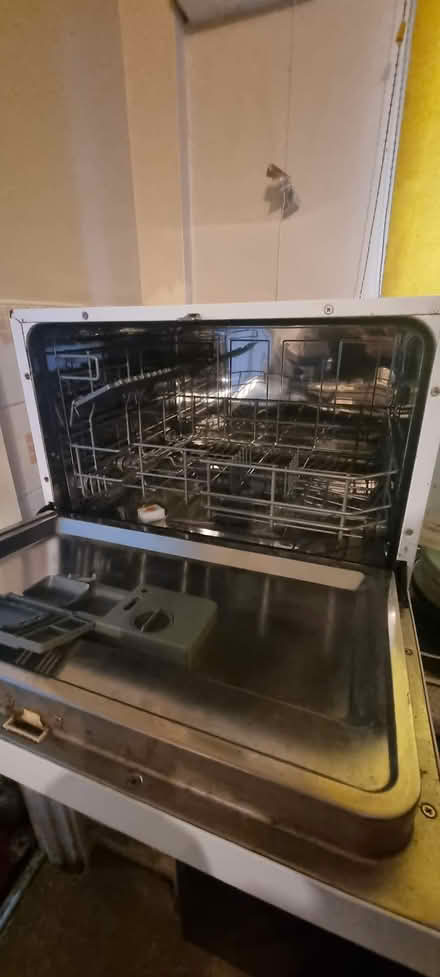 Photo of free Table Top Dishwasher.READ FULL POST (Belle Isle, LS10) #1