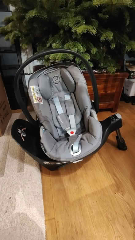 Photo of free Cybex car seat and base (TN37 7) #2