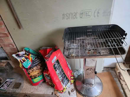 Photo of free stainless steel barbecue and charcoal (Risinghurst OX3) #1