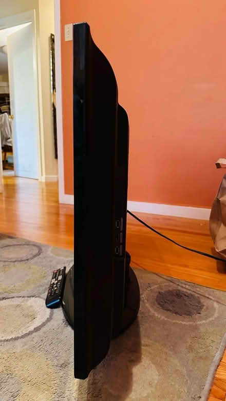 Photo of free Samsung 36” HDTV flatscreen (Redwood City) #4