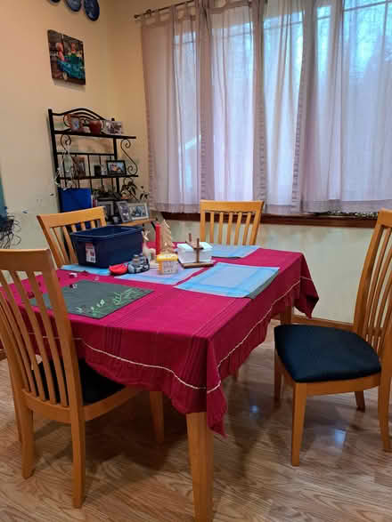 Photo of free dining room table and chairs (Alabama Hill) #1