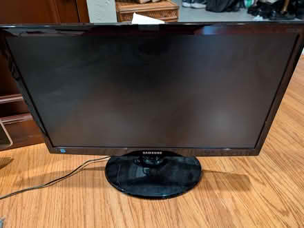 Photo of free Samsung 22" 1080p Dmonitor (El Camino at Bowers) #2
