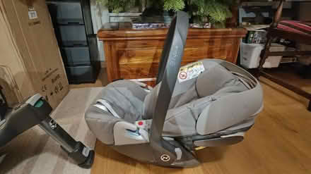 Photo of free Cybex car seat and base (TN37 7) #4