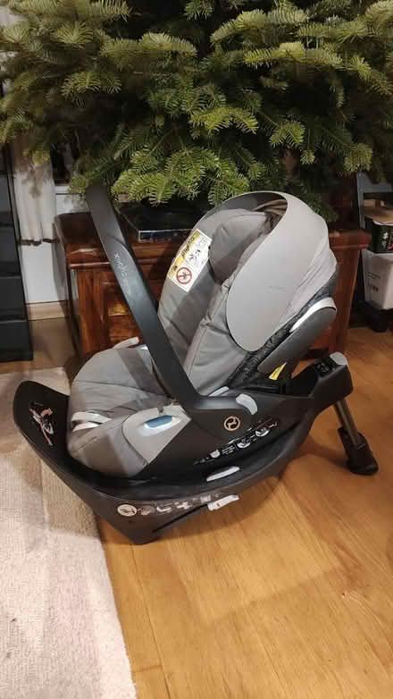 Photo of free Cybex car seat and base (TN37 7) #1