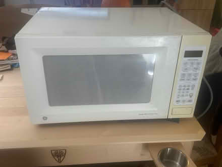 Photo of free Ge microwave (Tierrasanta) #1