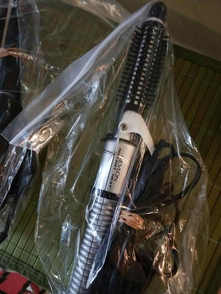 Photo of free Revlon straightner and Tong set (London SE4) #3