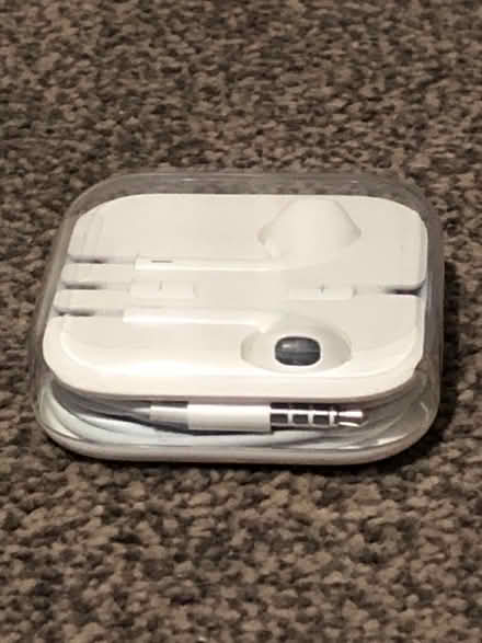 Photo of free Apple iPhone Earphones (3.5mm jack) (Leamington Spa (CV32)) #2